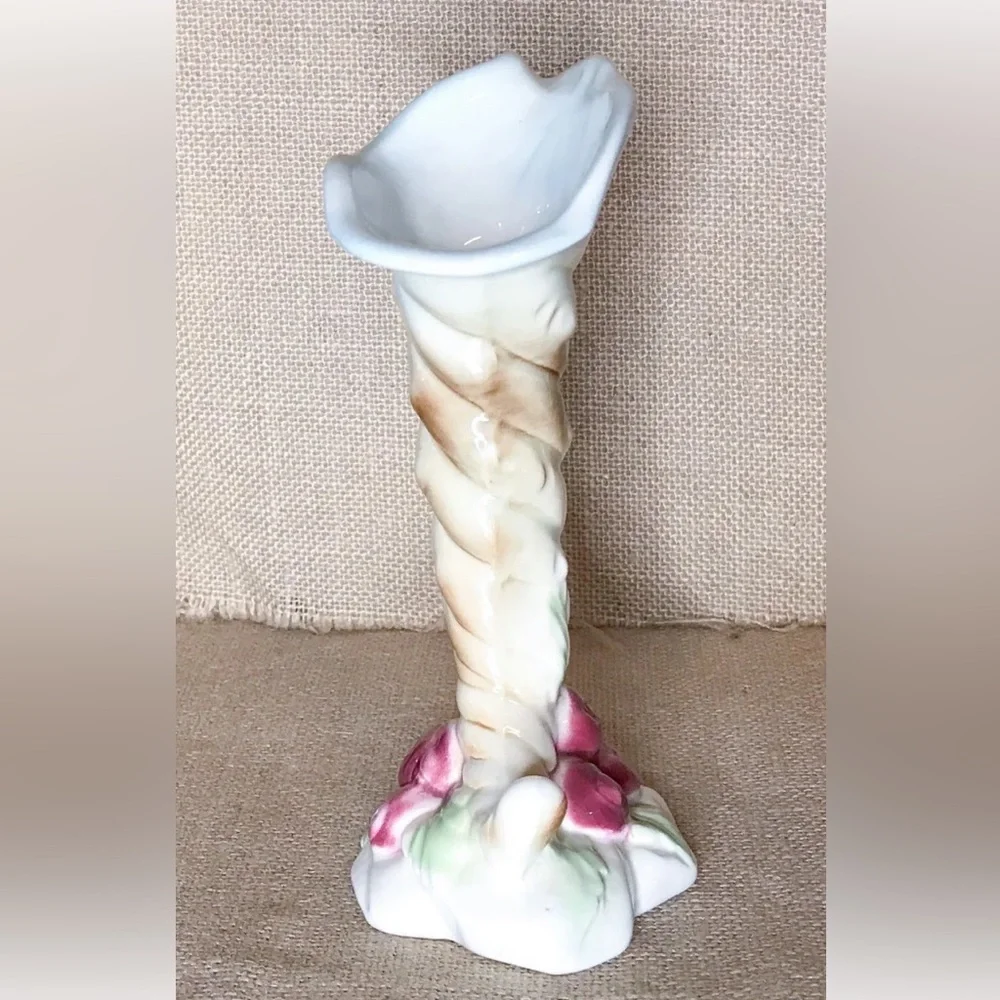 Vintage Red Berry Cornucopia Porcelain Vase Cottagecore Holiday Winter Christmas